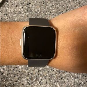 Fitbit Versa Lite - great condition!!
